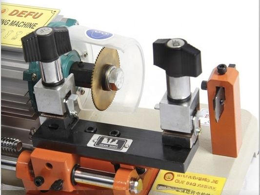 Duplicación de llave de puerta de coche sin esfuerzo con máquina de duplicación de llave automática de corte