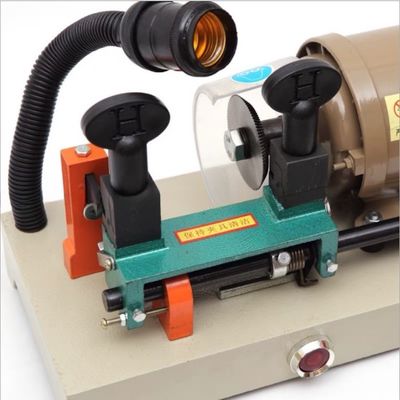 Máquina de corte de llaves de automóvil DeFu 668B 120W Material de producción de acero tarbón para la fabricación de llaves