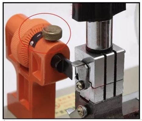 Máquina de corte de llaves de automóvil DeFu 668B 120W Material de producción de acero tarbón para la fabricación de llaves