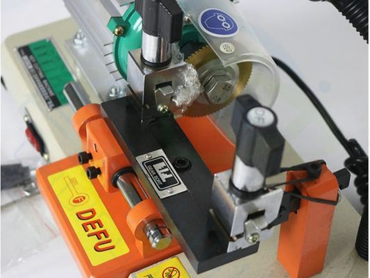 120W potencia del motor Defu 238RS Máquina de corte de llaves horizontales para materiales ABS y acero