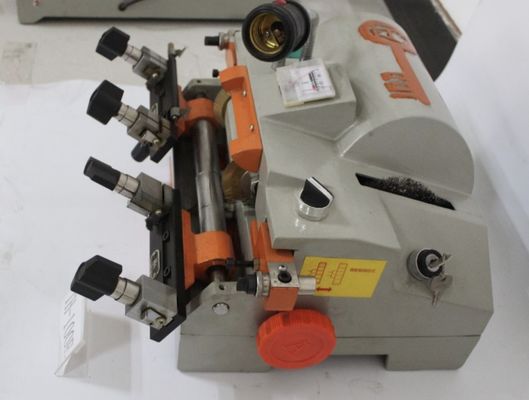 Duplicador de llaves 100E de alta seguridad 51*40*32cm Máquina de llaves horizontal multifuncional