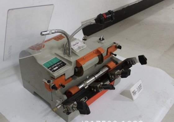 Duplicador de llaves 100E de alta seguridad 51*40*32cm Máquina de llaves horizontal multifuncional