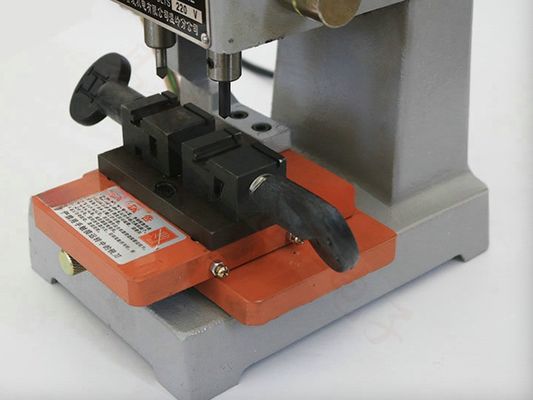 Potencia del motor de 180W 368A Máquina de corte de llaves vertical herramienta de cerrajería